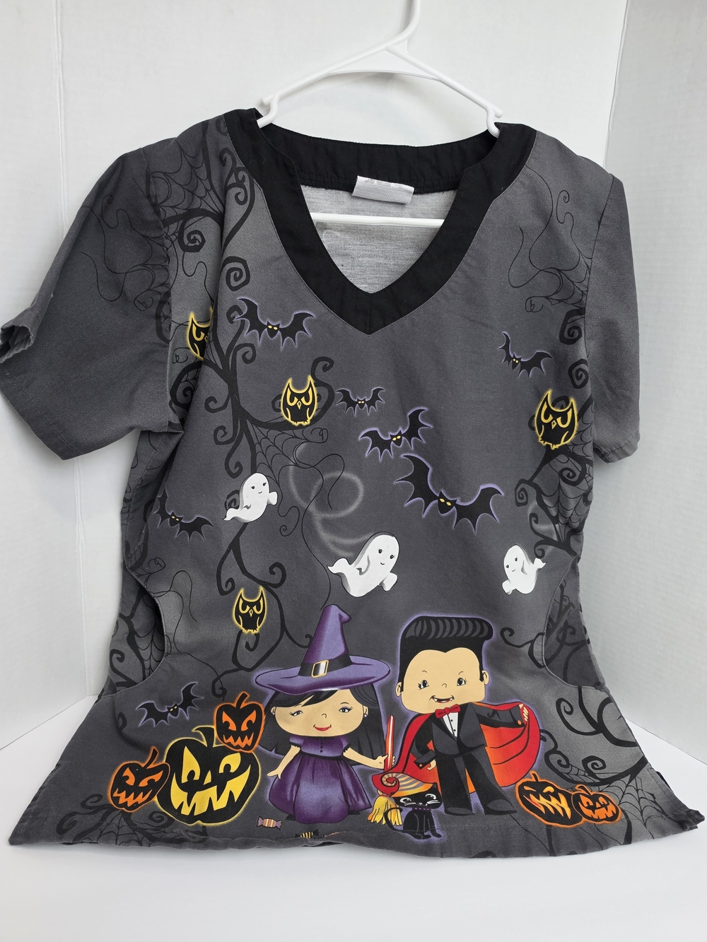 UA Scrubs Gray Halloween Kids Witch & Vampire Print V-Neck Top